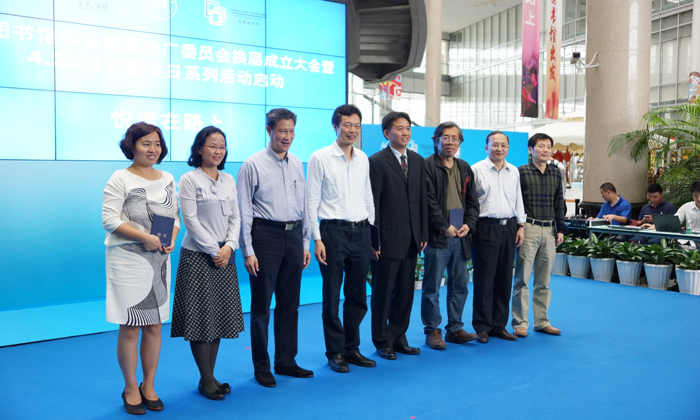 会上,东莞市人大常委会副主任尹景辉致欢迎词,广东图书馆学会理事长