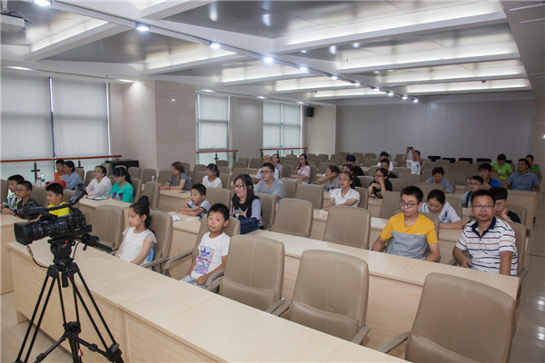 黄海讲坛第415讲《听读说写的名著读法--以